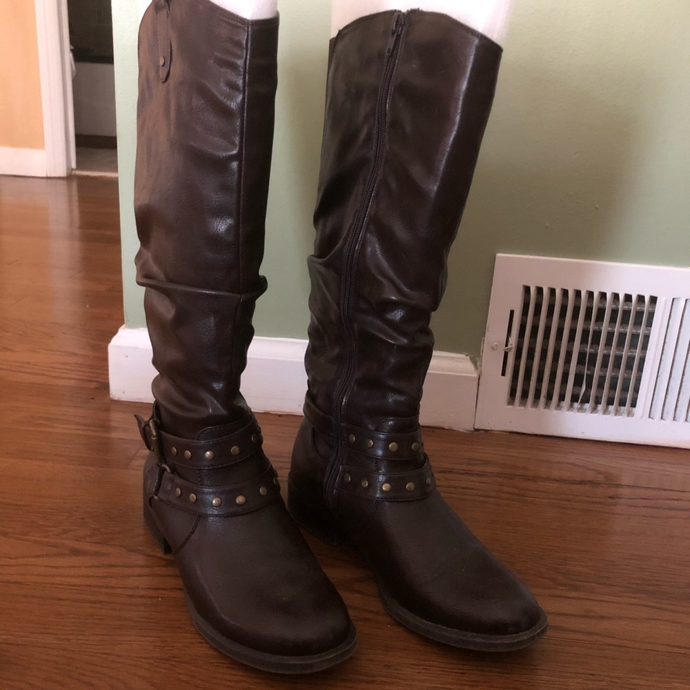 Brown wide calf white Mountain Boots